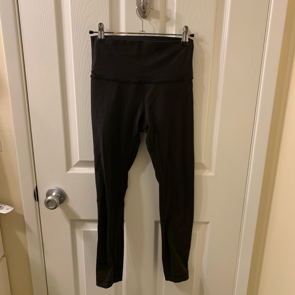 WELL-WORN lulu leggings - Picture 2 of 5